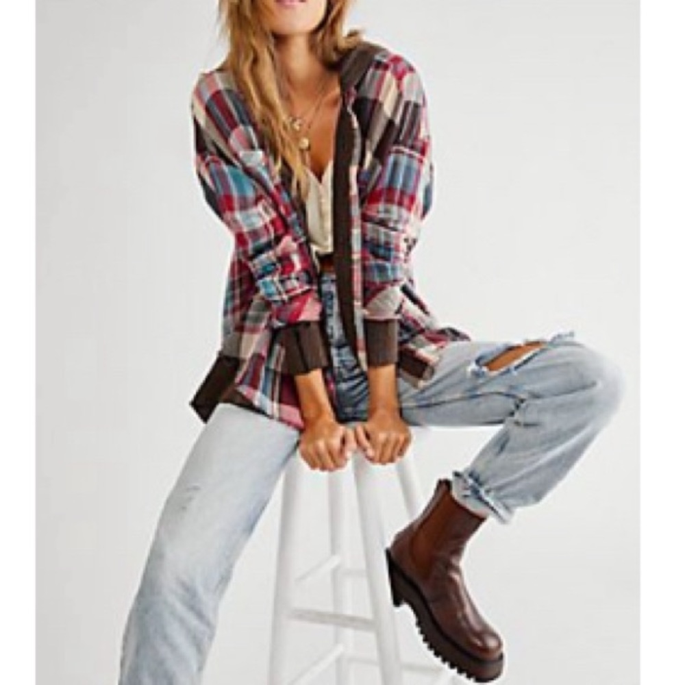 We the Free Creek Canyon Bottondown